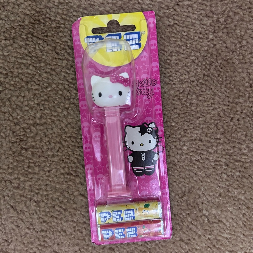 4/10$ Hello Kitty Pez From the UK